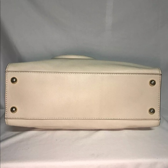 Michale Kors Ivory LARGE Hamilton Bag - Picture 4 of 5